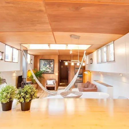 Montelbaan Houseboat Apartment *