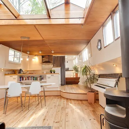 Montelbaan Houseboat Apartman *